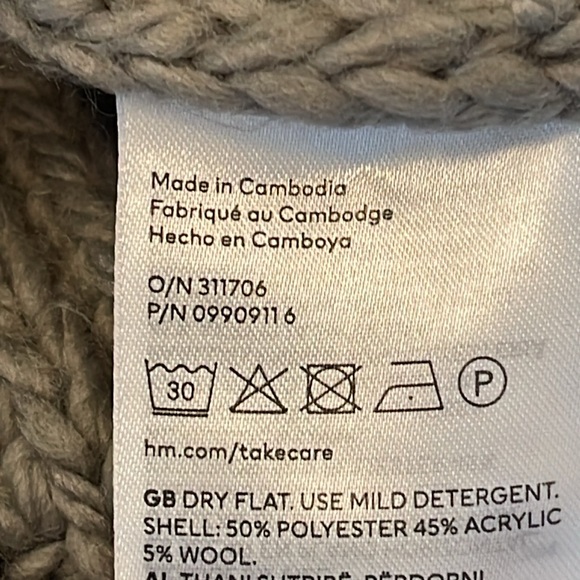 H&M Chunky Knit Turtleneck Sweater in Sage Green Size S Wool Blend Curled finish - Picture 6 of 9